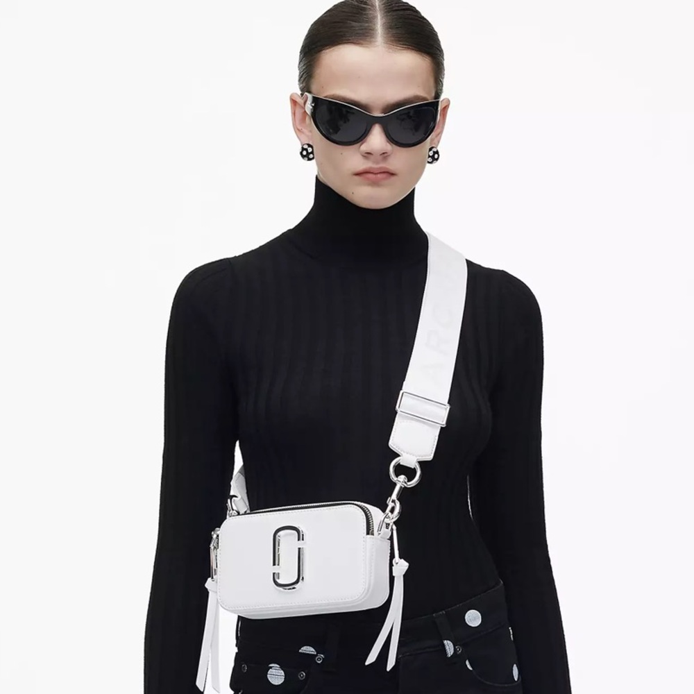 White Marc Jacob’s snapshot purse